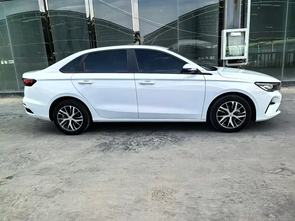 Emgrand 4 th Gen Champion 1.5 L CVT Luxury