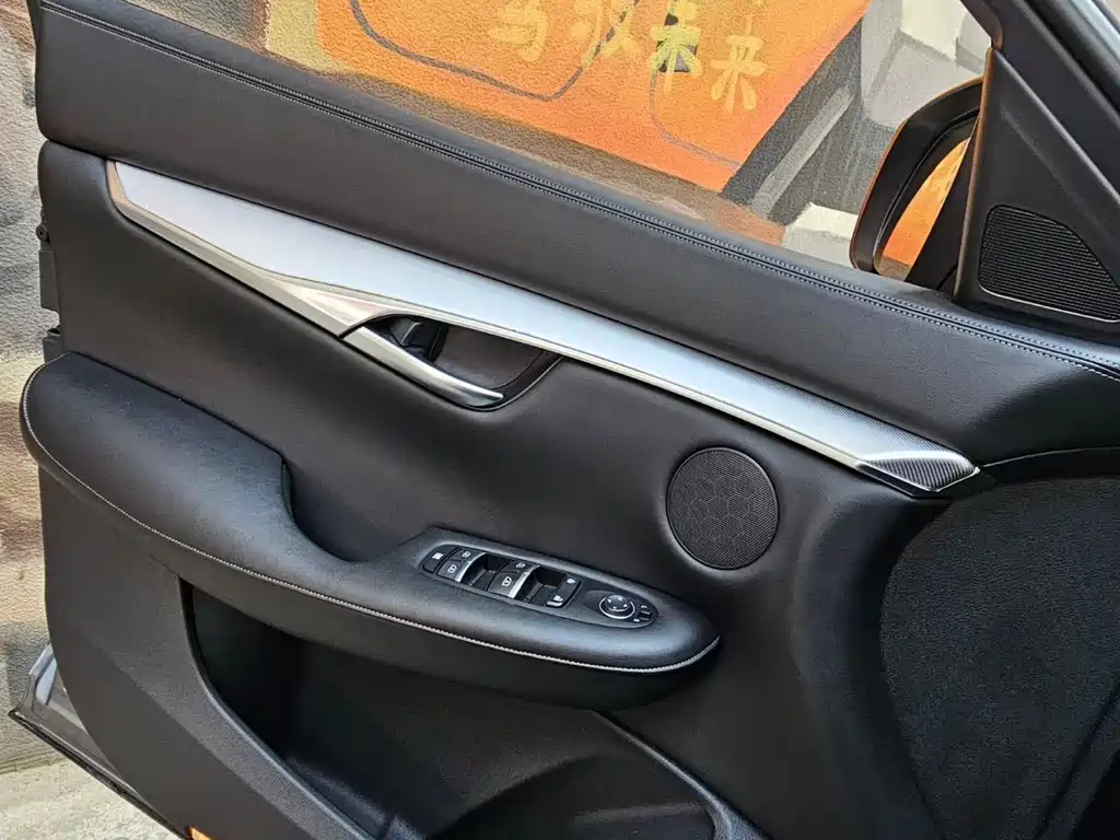 Infiniti QX50 英菲尼迪QX50 2020款 改款 2.0 T 两驱时尚版