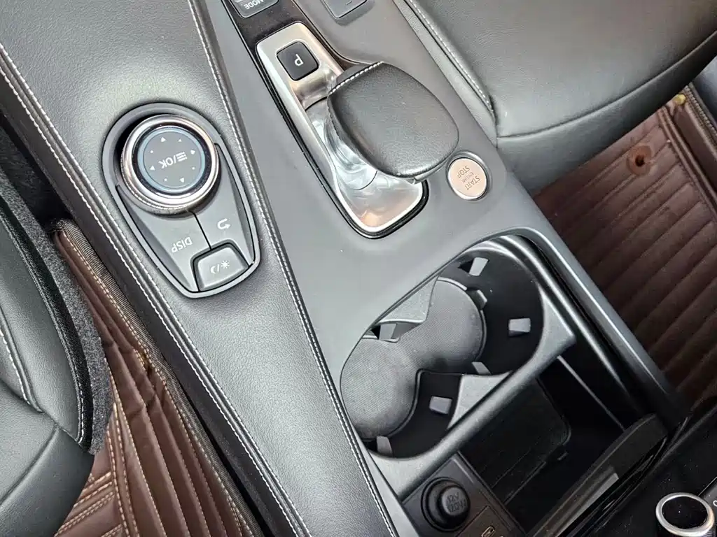 Infiniti QX50 英菲尼迪QX50 2020款 改款 2.0 T 两驱时尚版