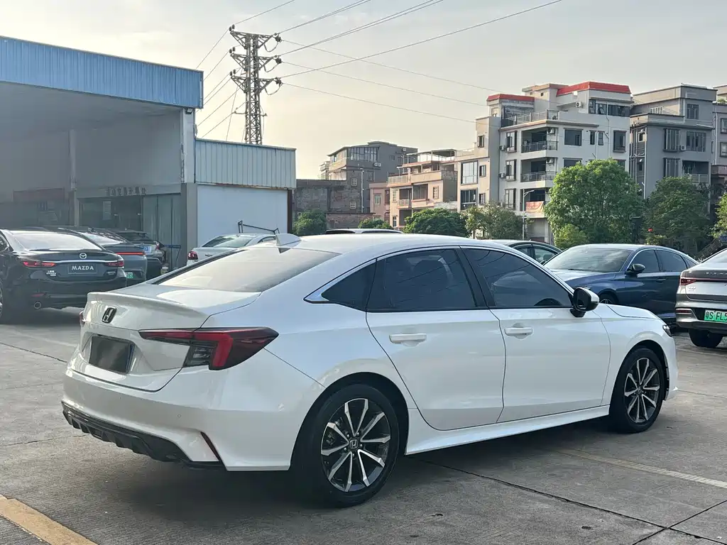 Integra 240 TURBO CVT Luxury