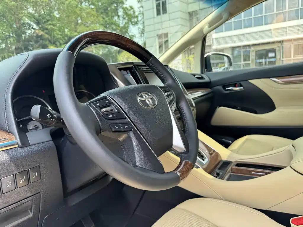 Alphard 3.5 L Distinguished