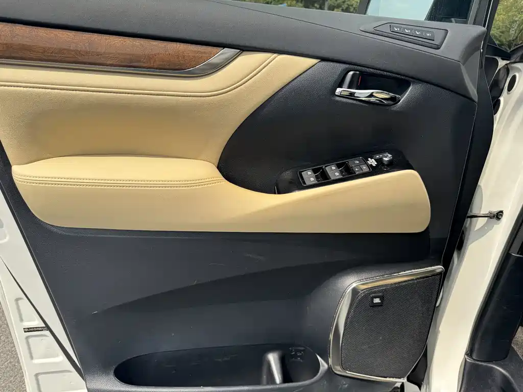 Alphard 3.5 L Distinguished