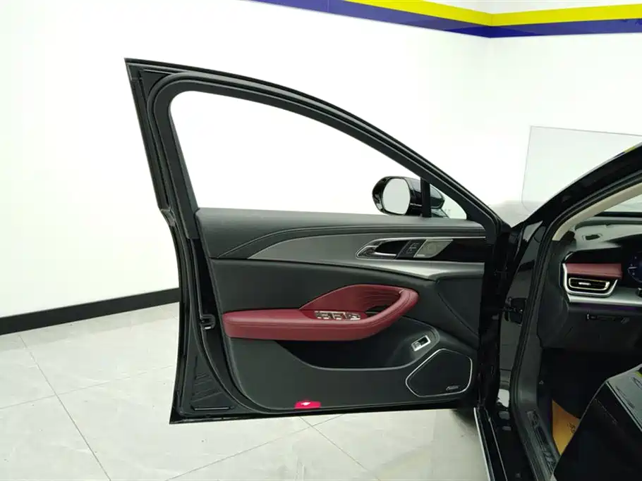 Hongqi H5 2.0 T Auto Connected Flagship