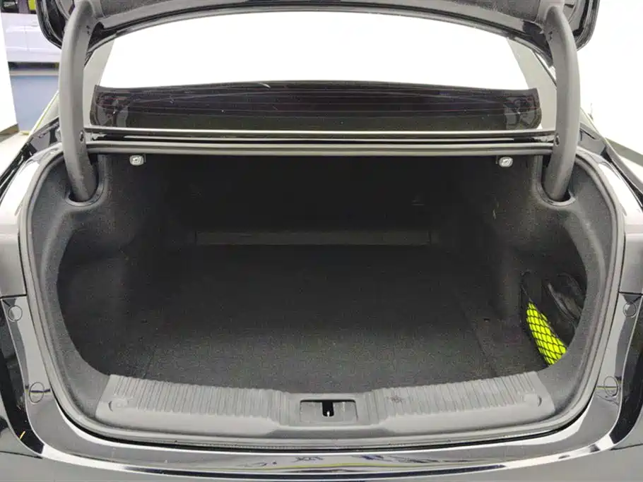 Hongqi H5 2.0 T Auto Connected Flagship
