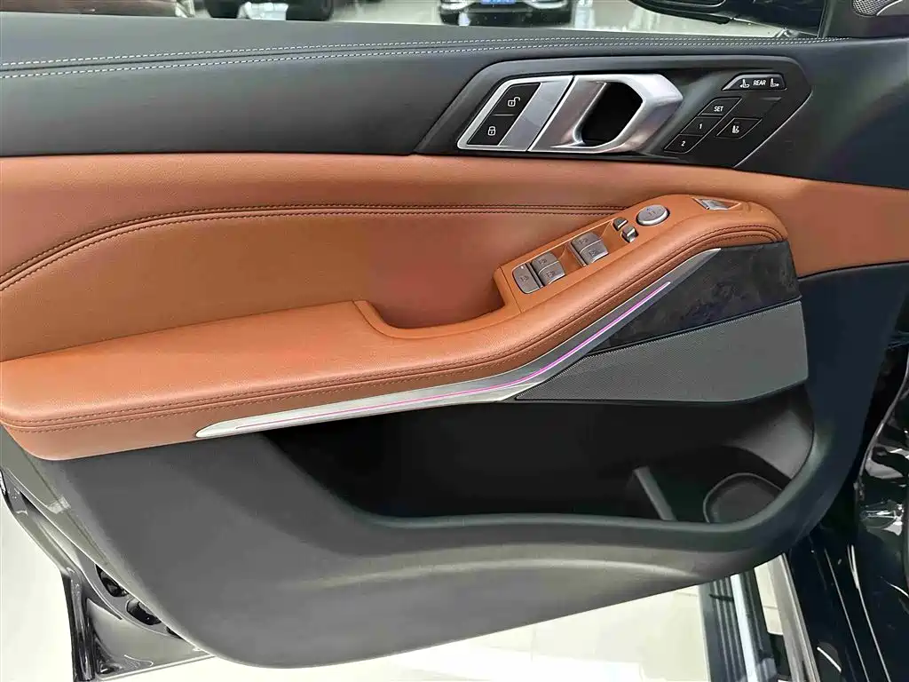 BMW X7 xDrive40 i Premium M Sport Package