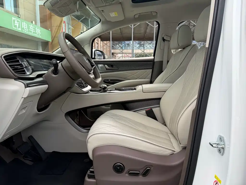 Denza D9 DM-i 1040 Distinguished