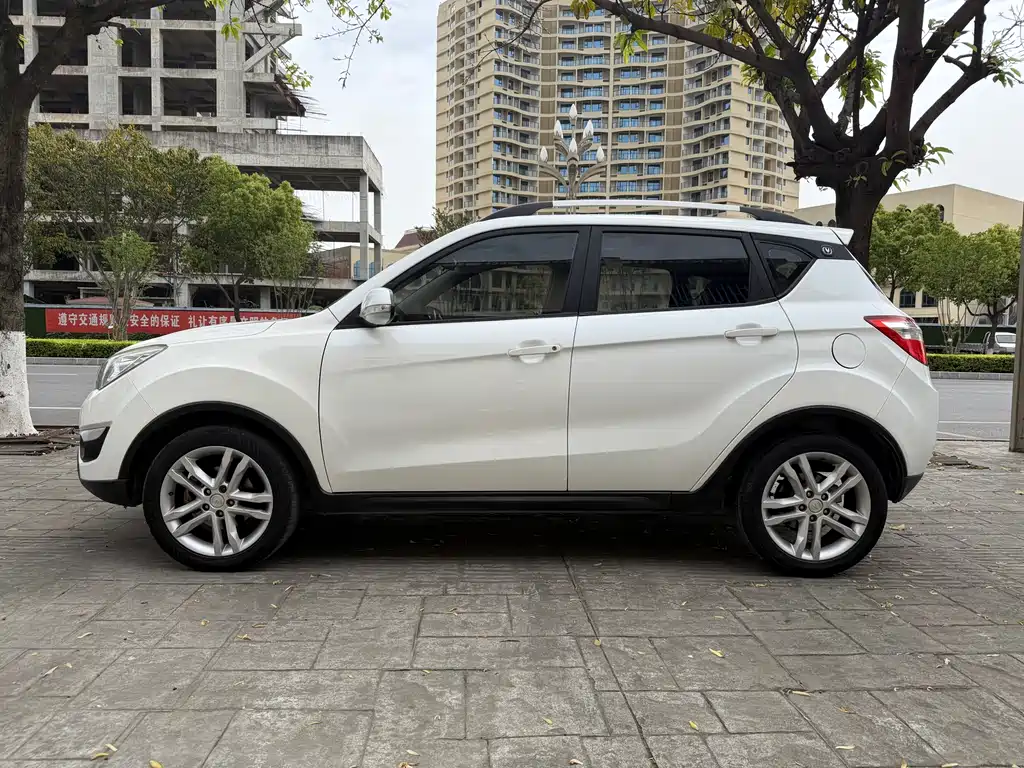 Changan CS35 1.6 L Manual Luxury CN-IV