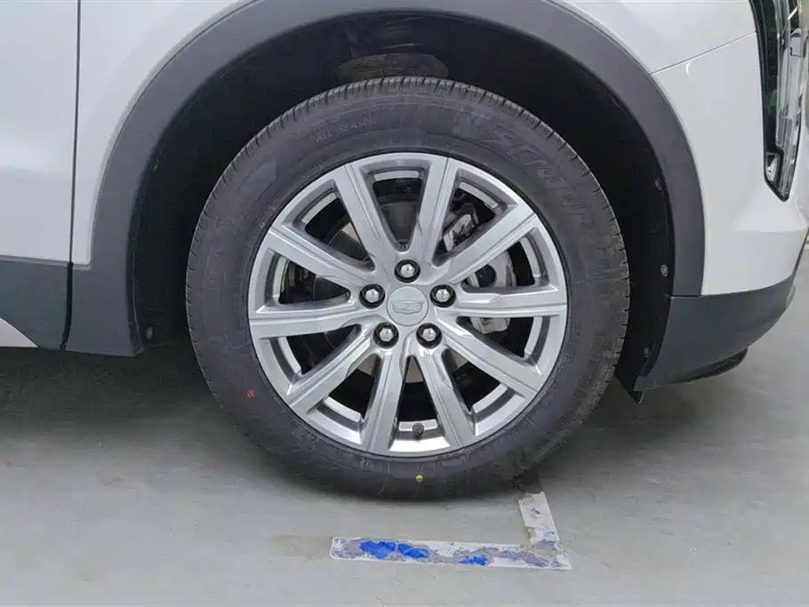 Cadillac XT4 Facelift 28 T 2 WD Leading
