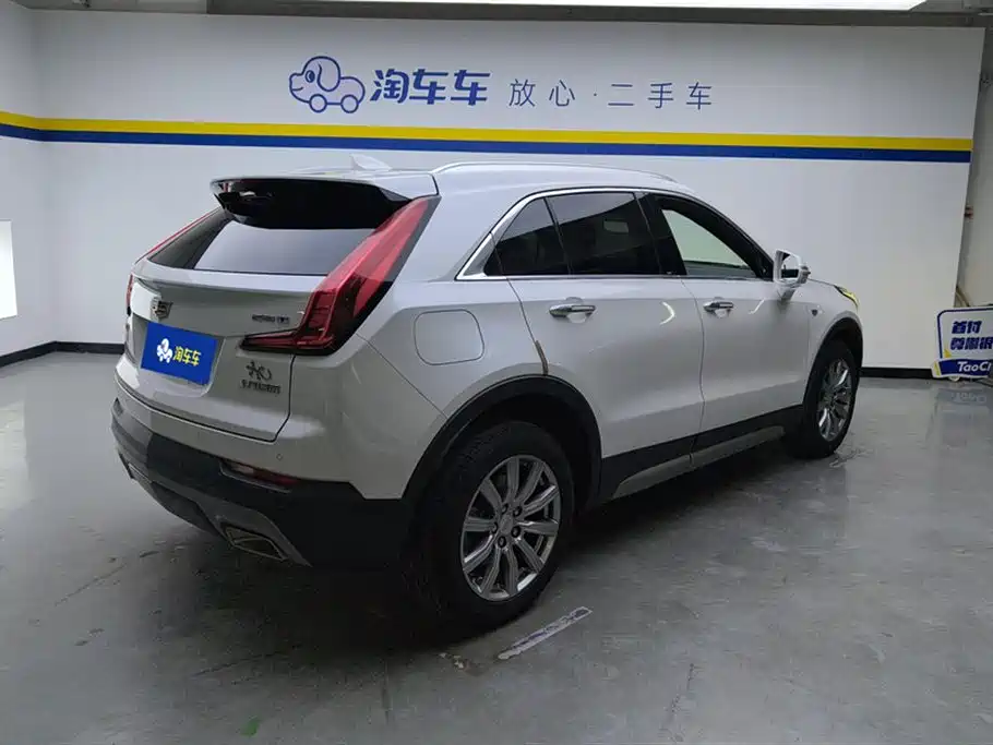 Cadillac XT4 Facelift 28 T 2 WD Leading