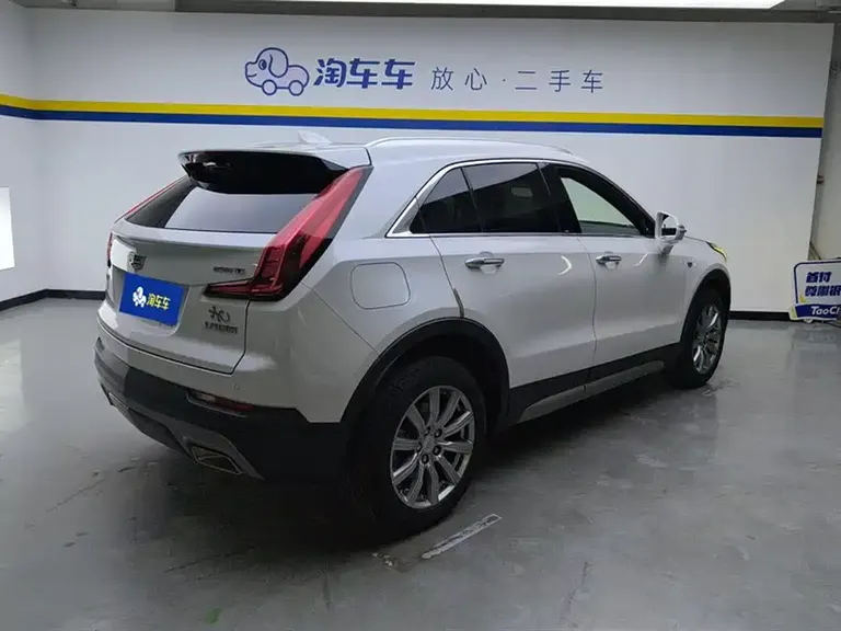 Cadillac XT4 Facelift 28 T 2 WD Leading