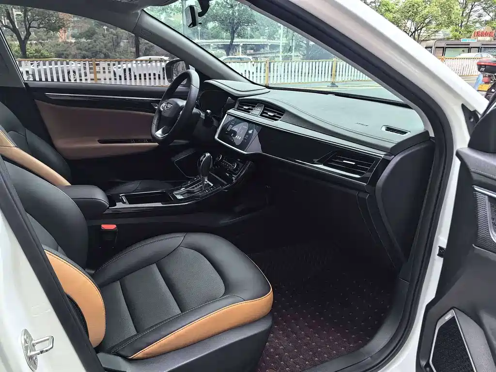 Emgrand GL 1.4 T CVT Luxury