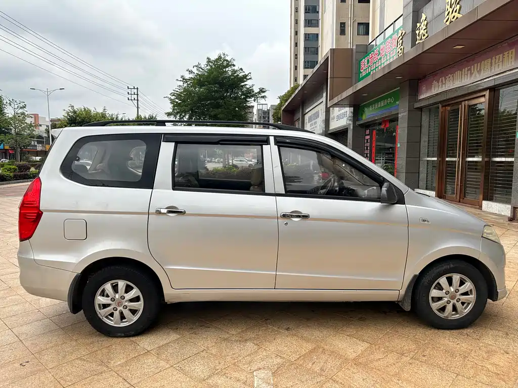 Wuling Hongguang 1.2 L S Basic CN-V