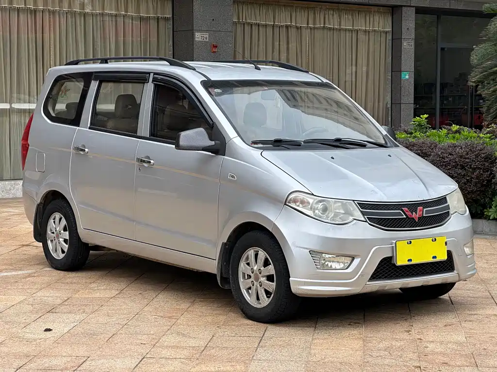 Wuling Hongguang 1.2 L S Basic CN-V