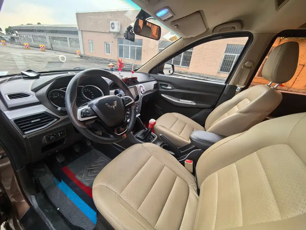 Wuling Hongguang 1.5 L S Comfort L2 B