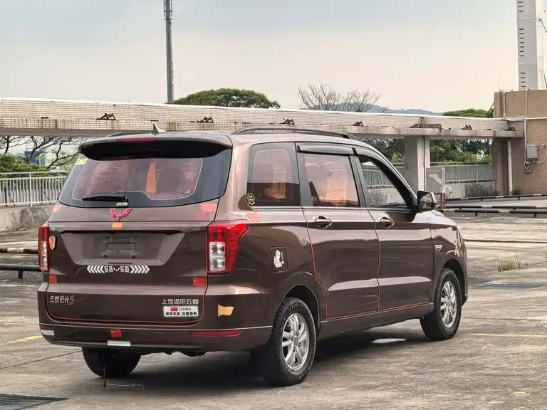 Wuling Hongguang 1.5 L S Comfort L2 B