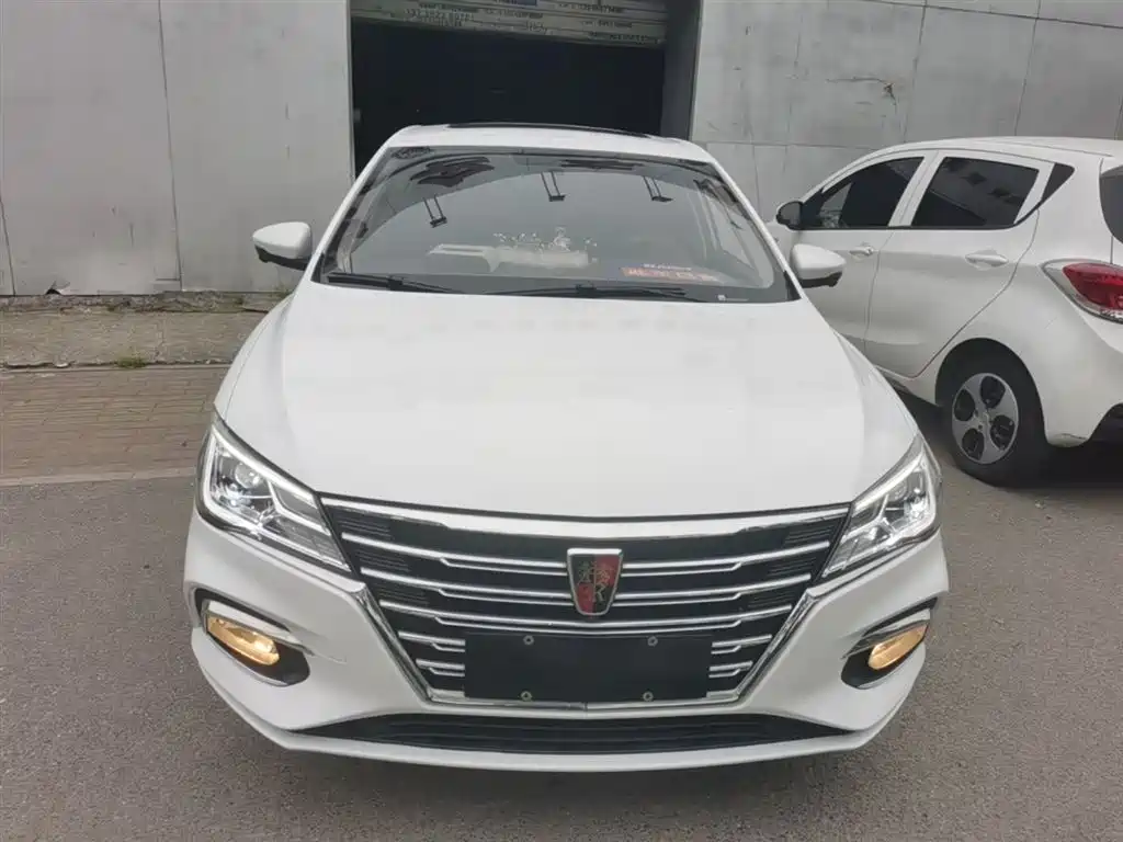 Roewe i5 1.5 L Auto 4 G Connected Leading Luxury Flagship