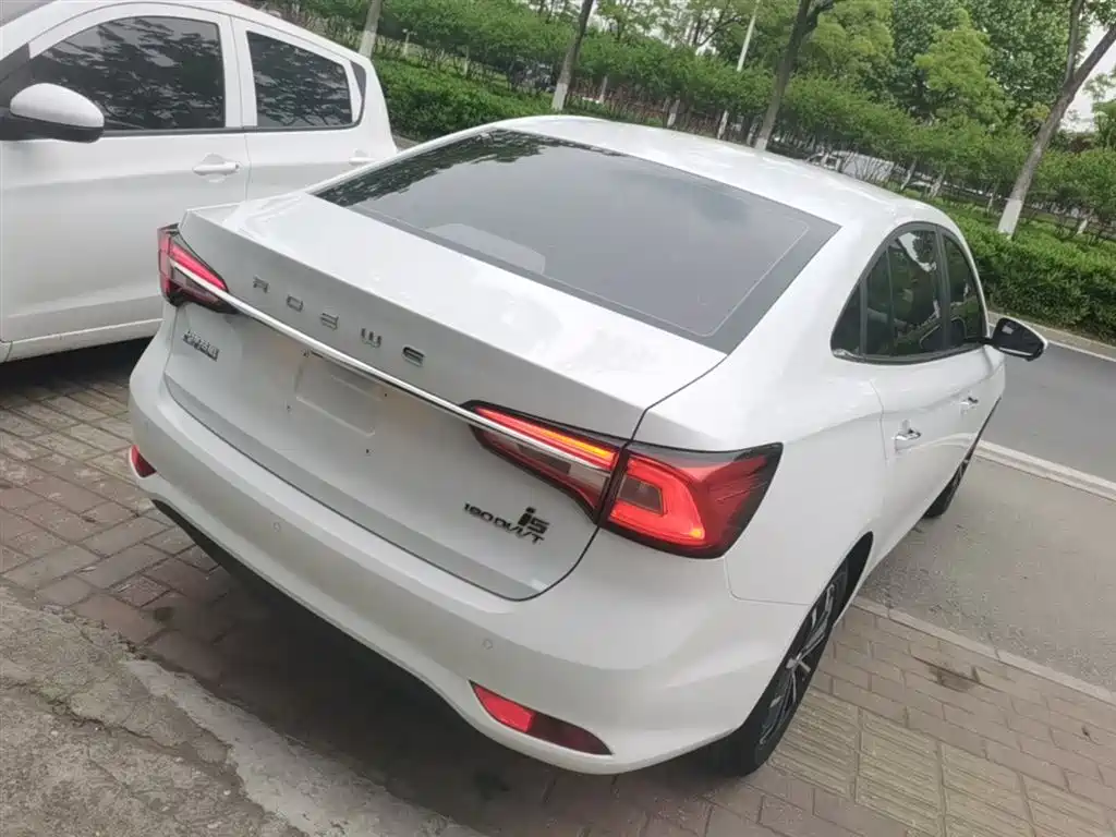 Roewe i5 1.5 L Auto 4 G Connected Leading Luxury Flagship