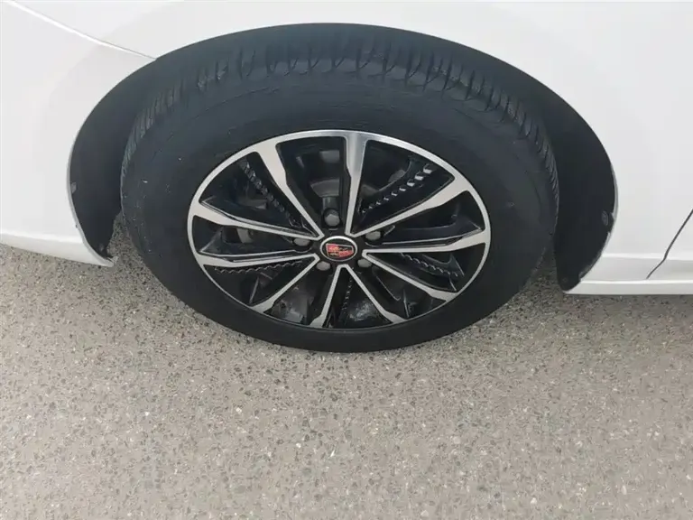 Roewe i5 1.5 L Auto 4 G Connected Leading Luxury Flagship