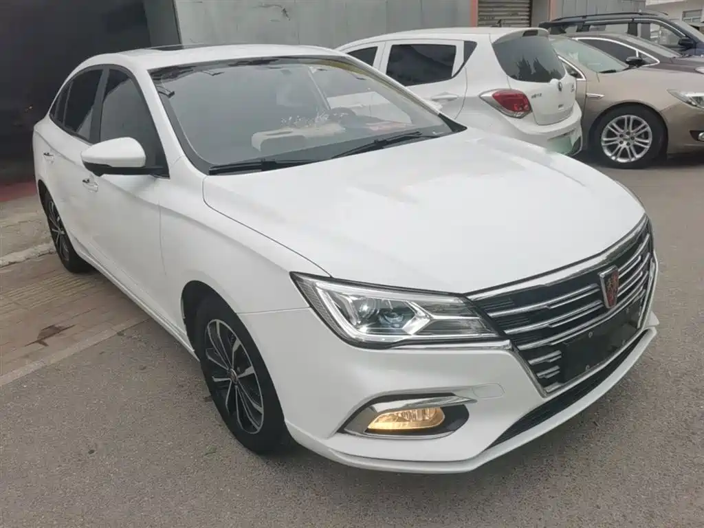 Roewe i5 1.5 L Auto 4 G Connected Leading Luxury Flagship