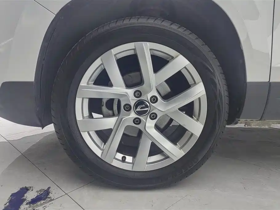 Jetta VS5 280 TSI Auto Progressive