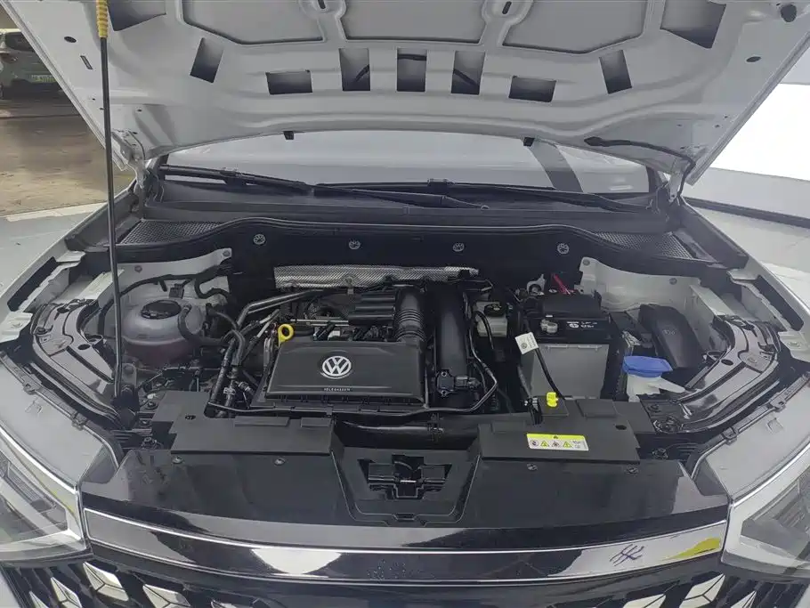 Jetta VS5 280 TSI Auto Progressive