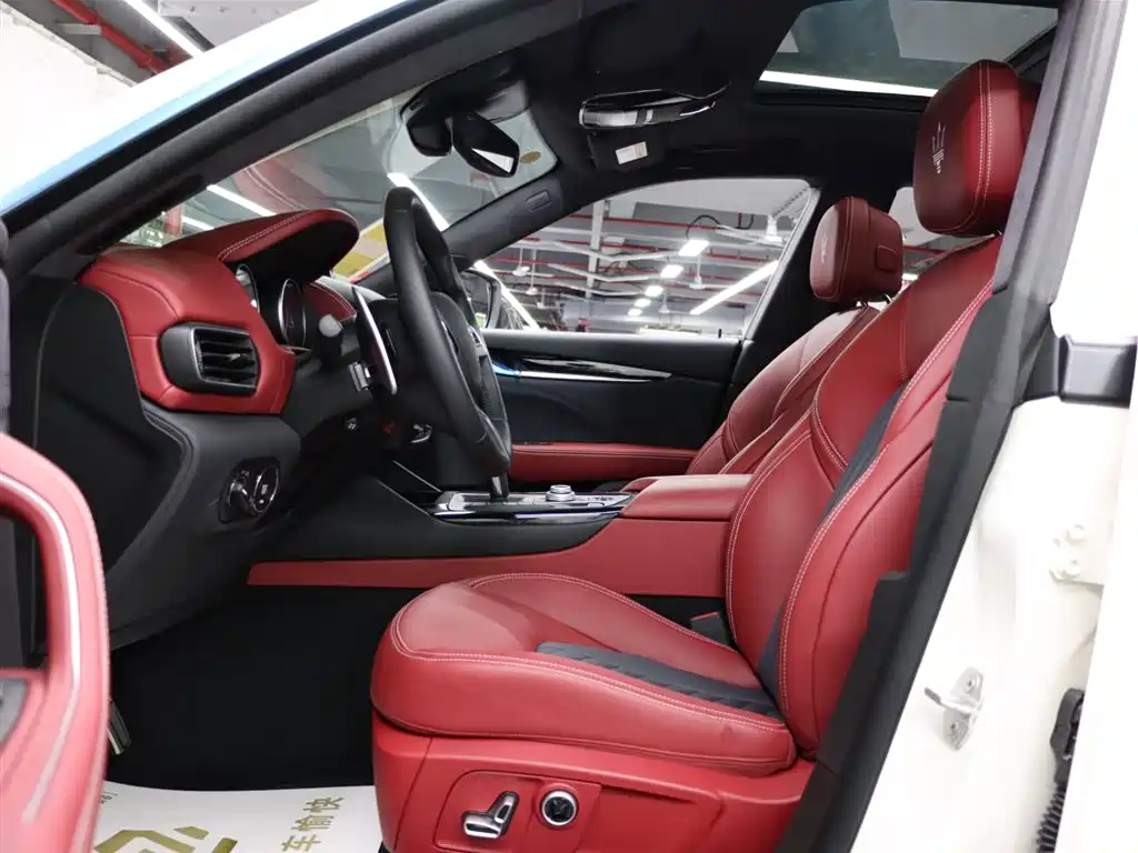 Levante Levante 2024款 2.0 T GT Ultima