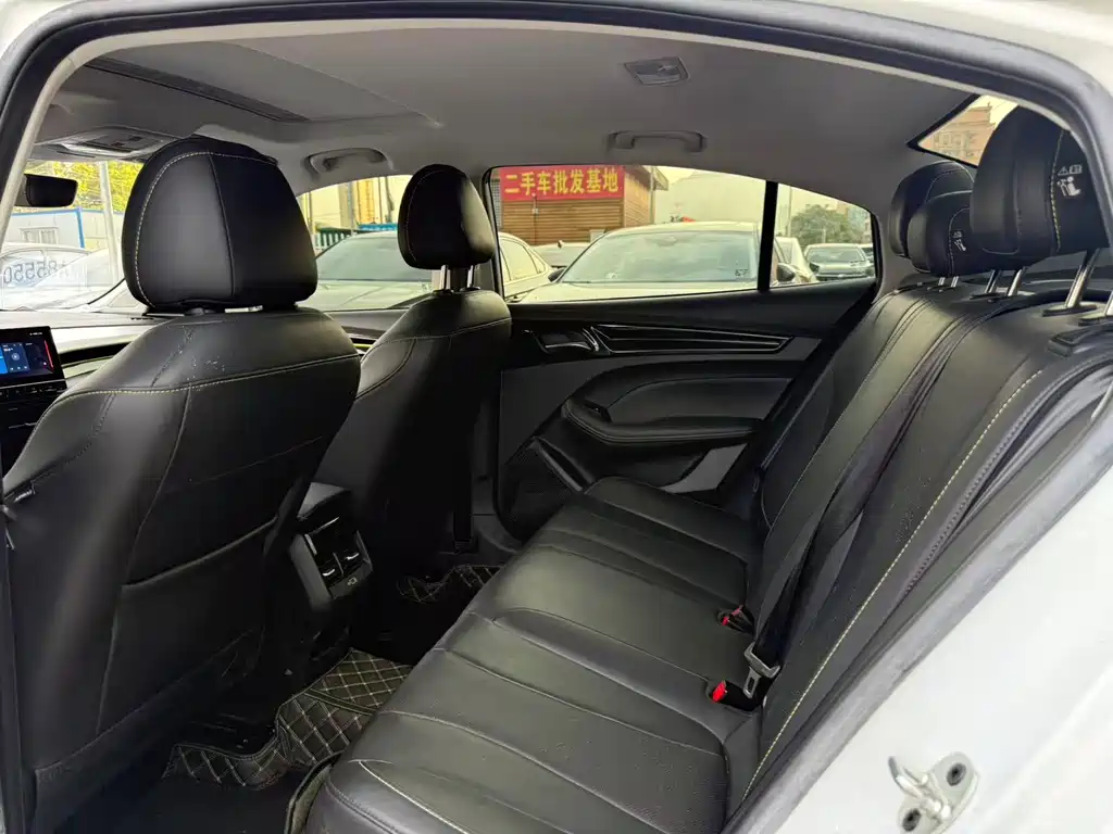Roewe i5 1.5 L CVT Platinum