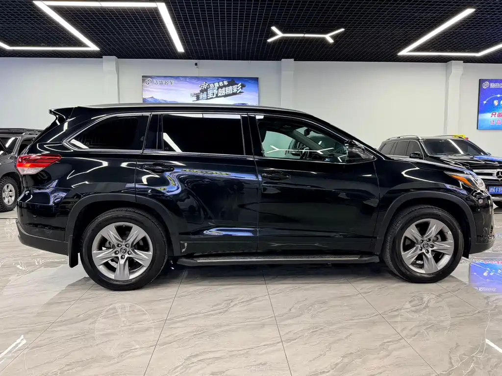 Highlander 2.0 T 4 WD Distinguished 7-seat CN-VI