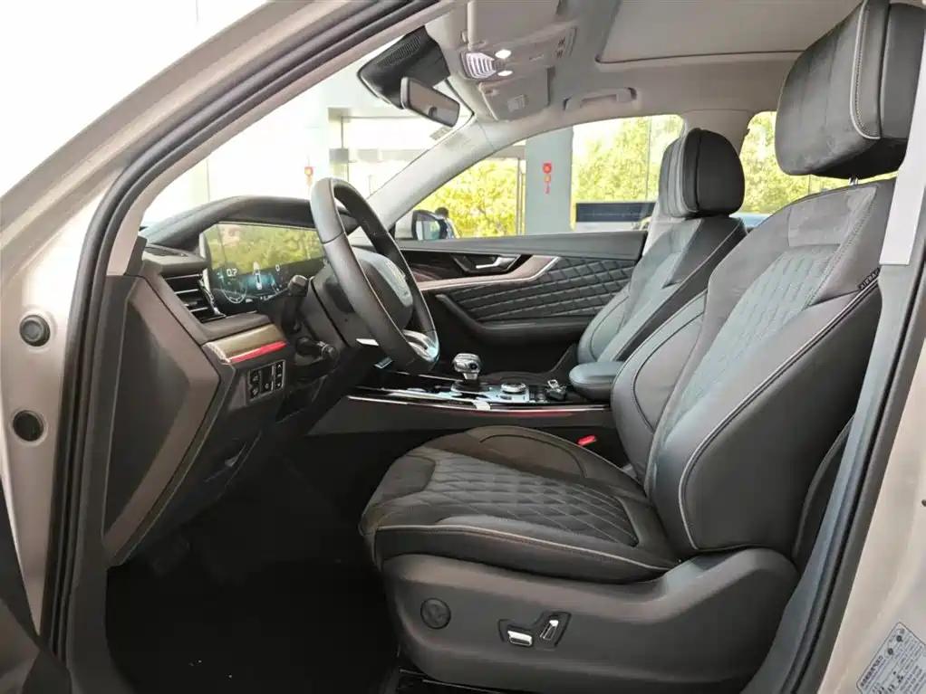 Hongqi HS5 2.0 T Connected Flagship Enjoyment