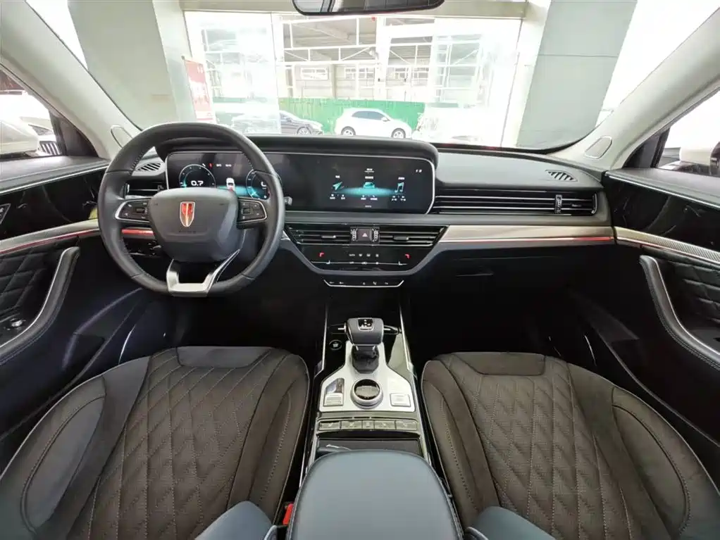 Hongqi HS5 2.0 T Connected Flagship Enjoyment