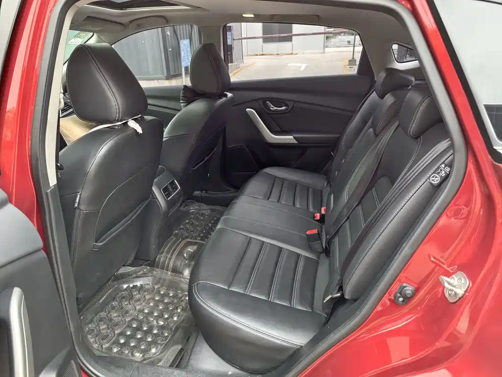Venucia T90 2.0 L CVT Smart Style