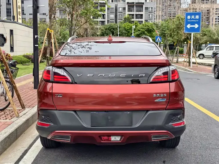 Venucia T90 2.0 L CVT Smart Style