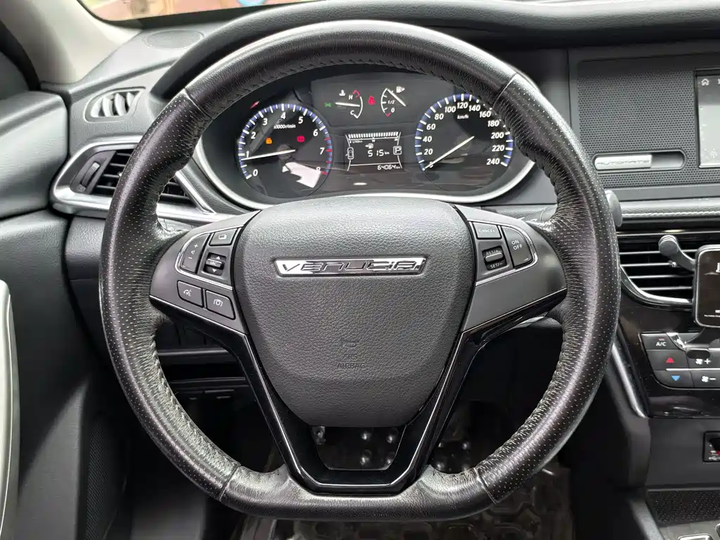 Venucia T90 2.0 L CVT Smart Style