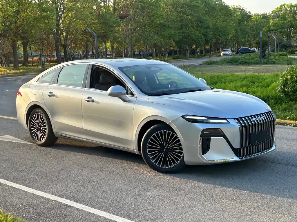 Roewe M7 DMH 160 km Premium Enjoyment