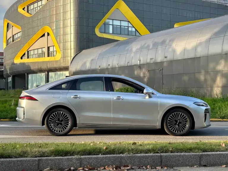 Roewe M7 DMH 160 km Premium Enjoyment