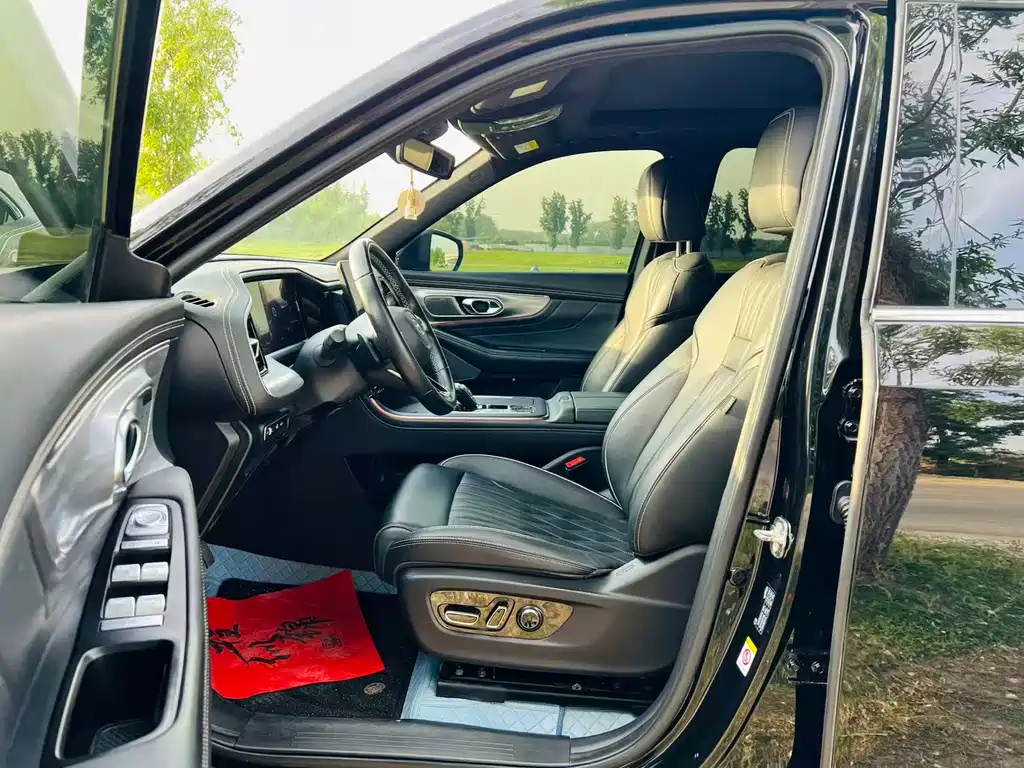 GAC Trumpchi GS8 Navigator Series 2.0 TGDI 4 WD Luxury Connected (7-seat)