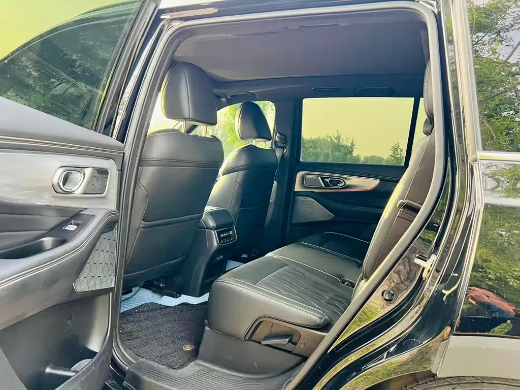 GAC Trumpchi GS8 Navigator Series 2.0 TGDI 4 WD Luxury Connected (7-seat)