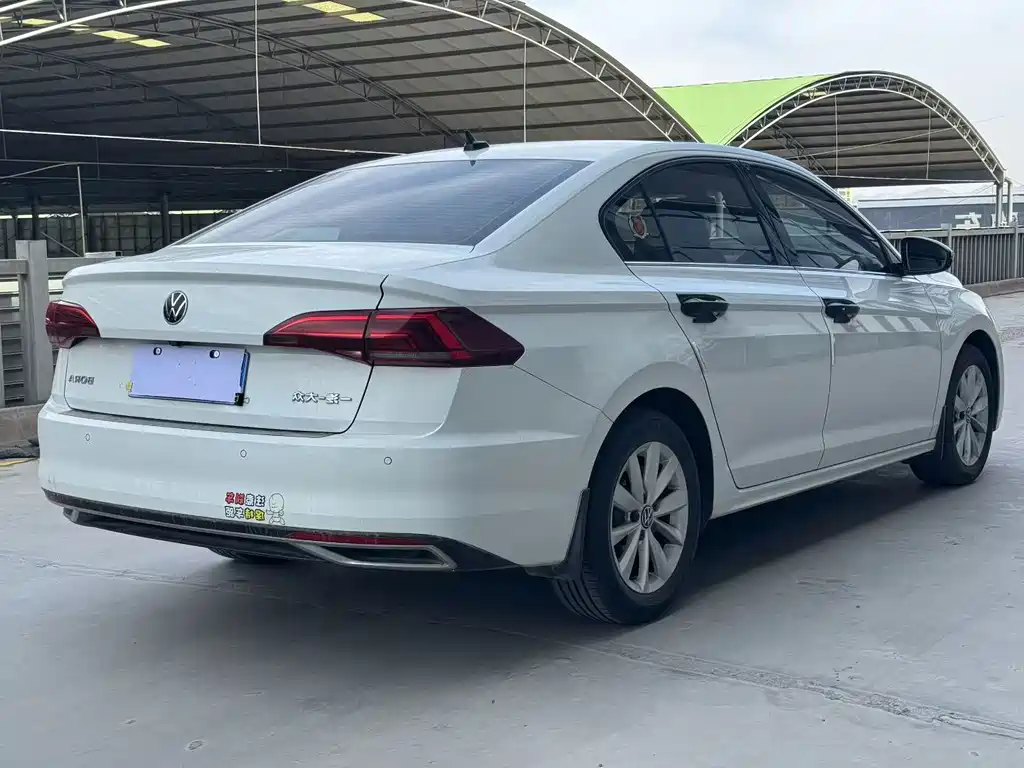 Bora 1.5 L Auto Elite Connected