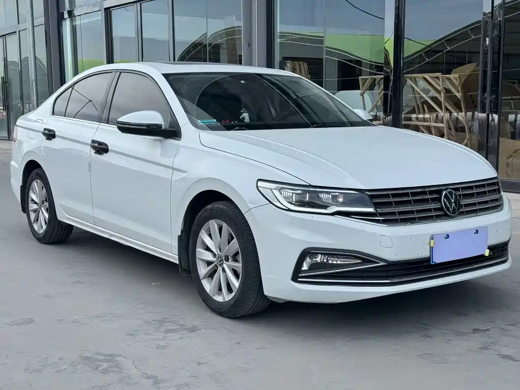 Bora 1.5 L Auto Elite Connected