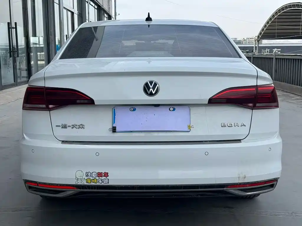Bora 1.5 L Auto Elite Connected