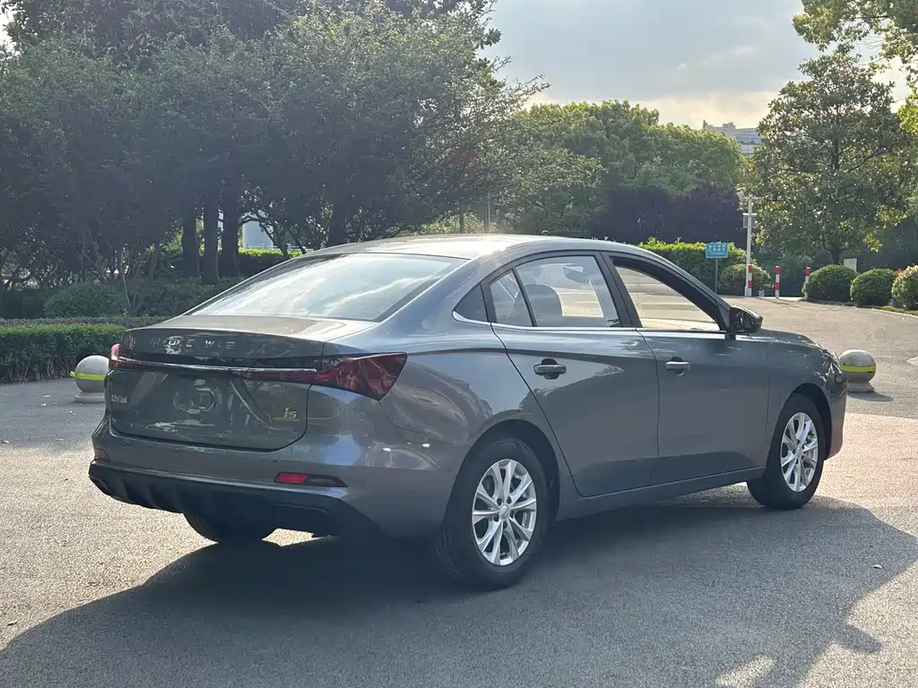 Roewe i5 1.5 L CVT Luxury