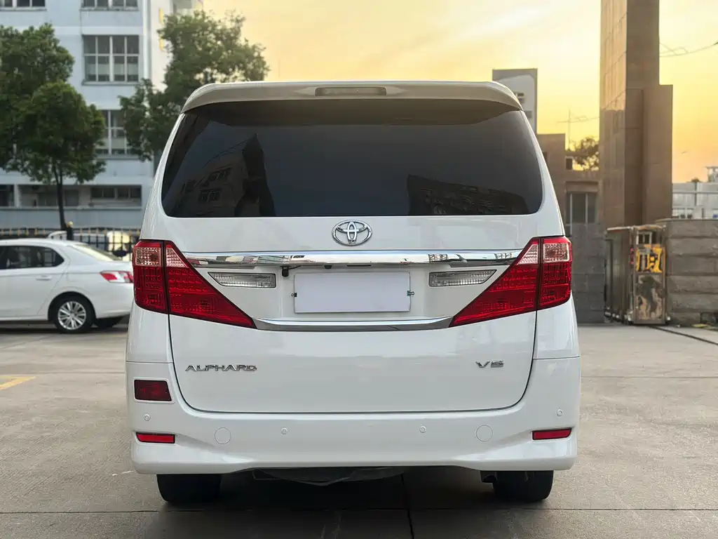 Alphard 3.5 L Luxury