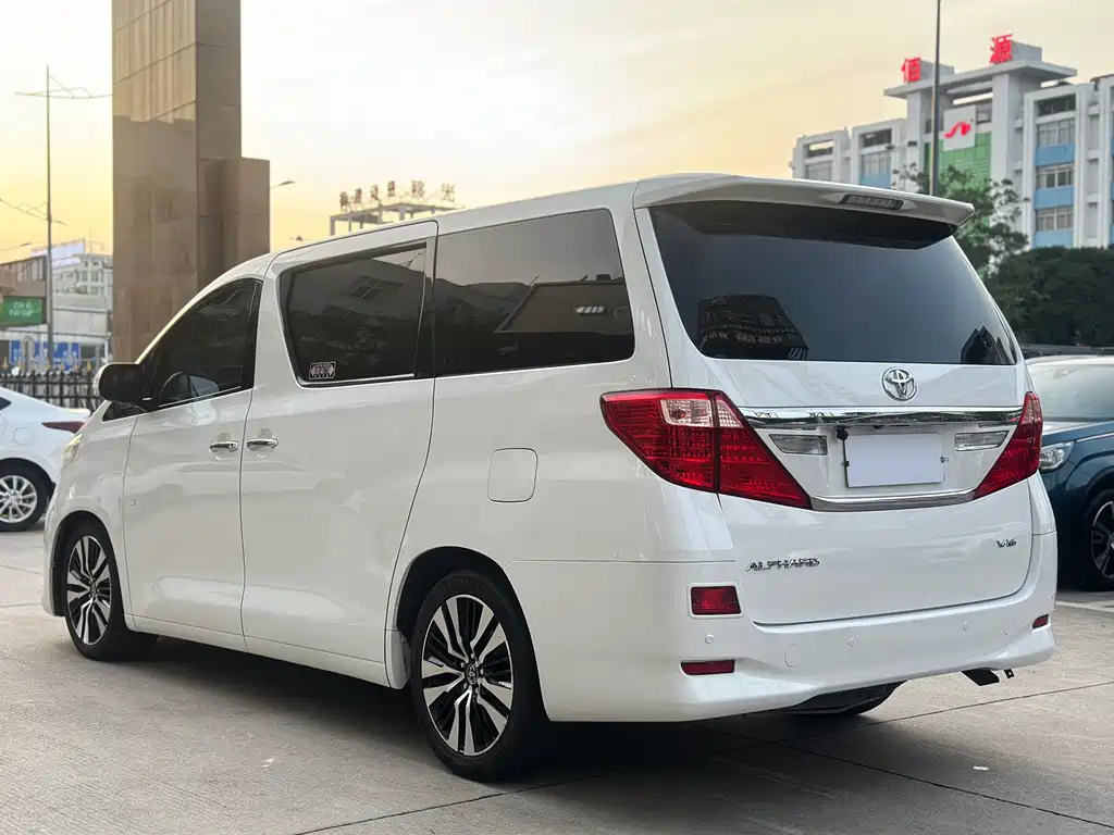 Alphard 3.5 L Luxury
