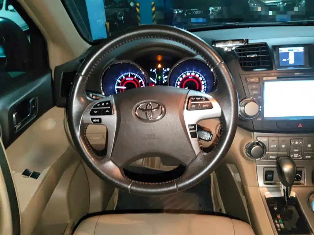 Highlander 2.7 L 2 WD 7-seat Purple Gold