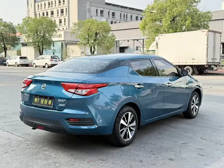 Nissan Lannia 1.6 L CVT Cool