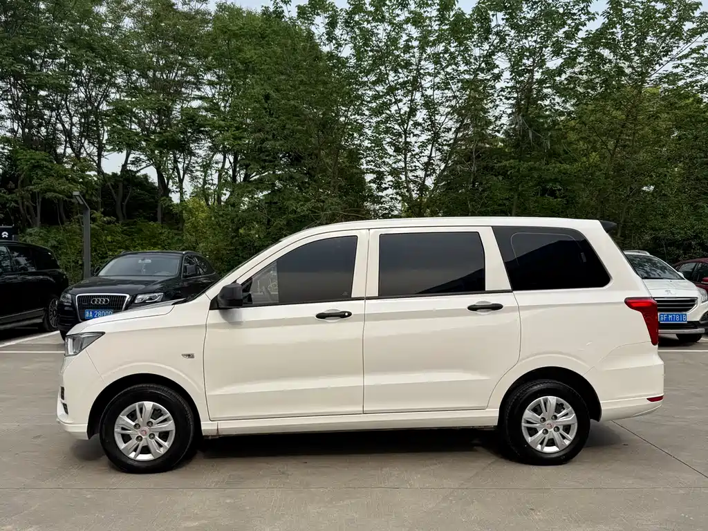 Wuling Hongguang Facelift 1.5 L S Basic Electric Assist LAR