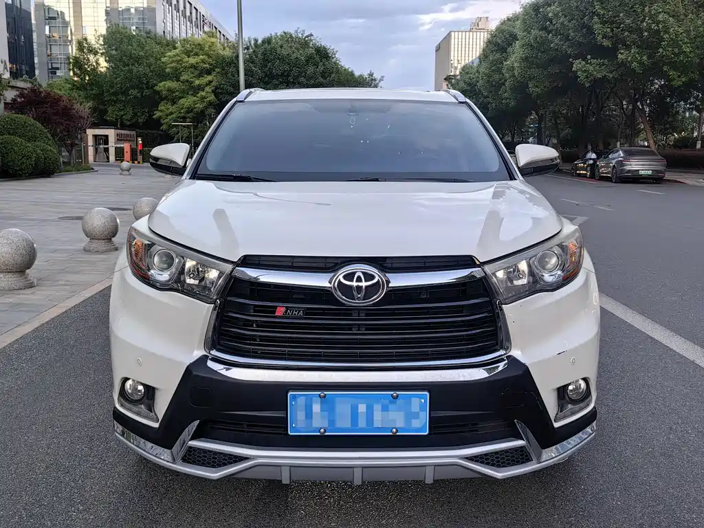 Highlander 2.0 T 4 WD Luxury 7-seat