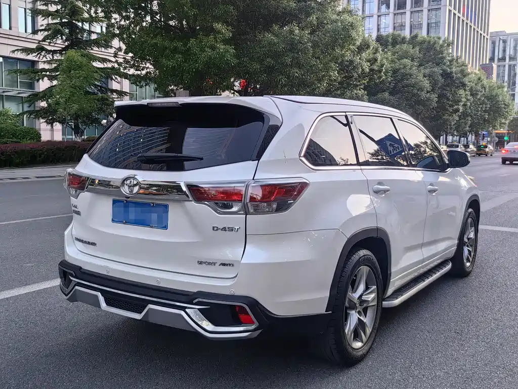 Highlander 2.0 T 4 WD Luxury 7-seat