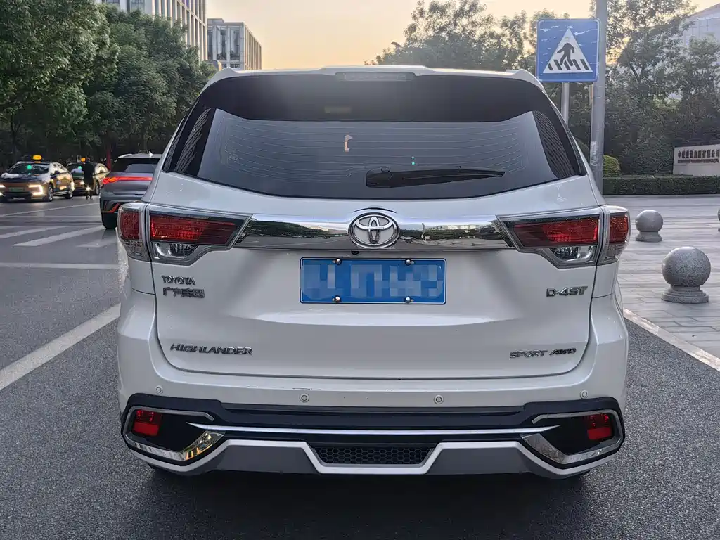 Highlander 2.0 T 4 WD Luxury 7-seat