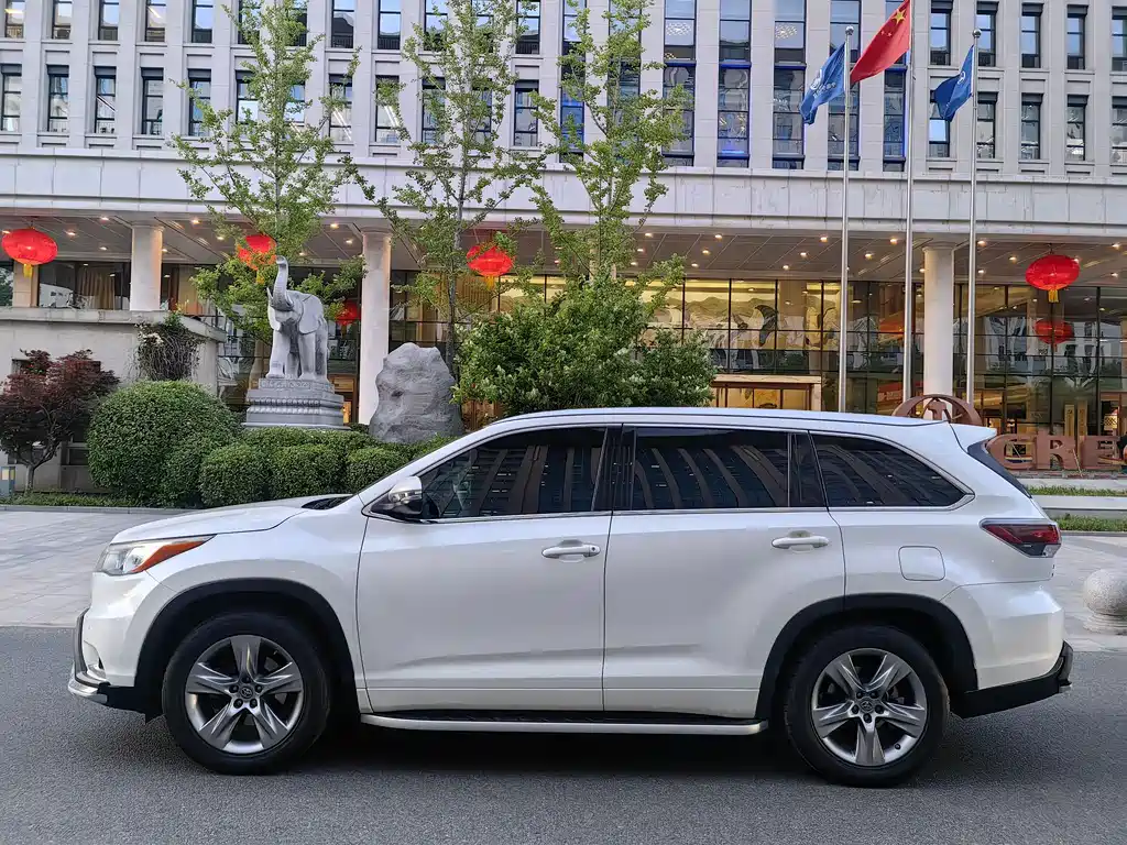 Highlander 2.0 T 4 WD Luxury 7-seat